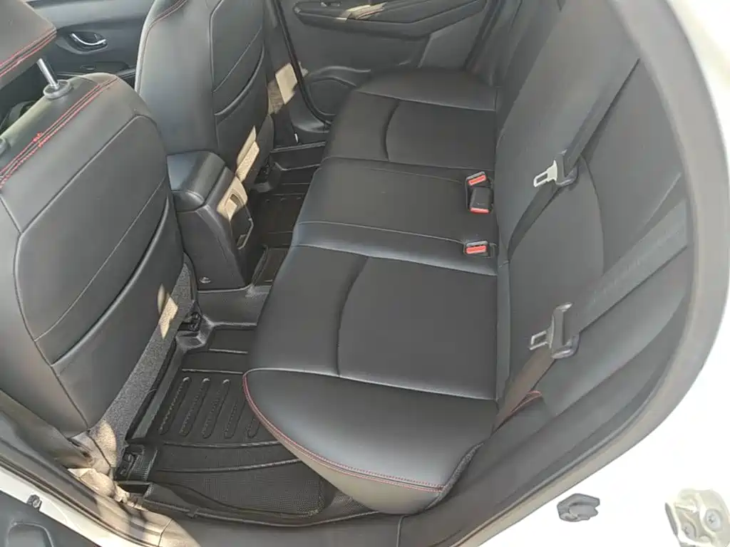 Nissan Bluebird — миниатюра 17