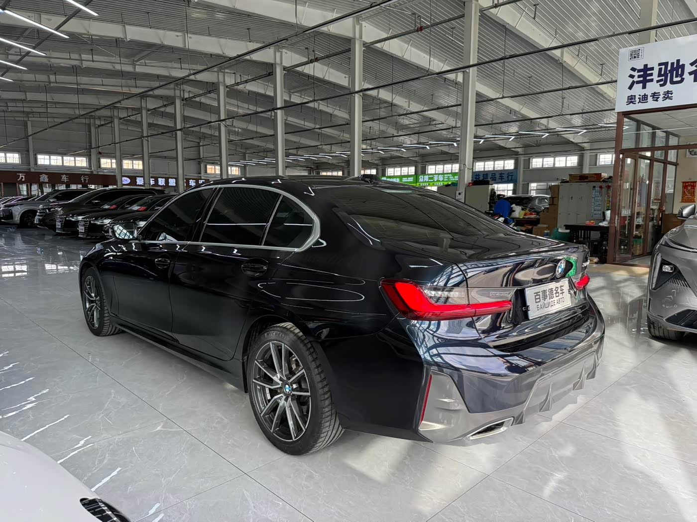 BMW 3 Series 2.0 л 2023 г. Чёрный, пробег 32000 км