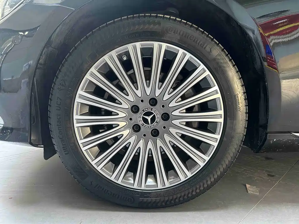 Mercedes-Benz E-Class — миниатюра 3