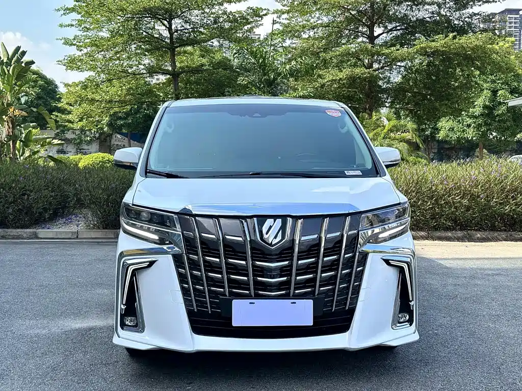 Toyota Alphard — миниатюра 2