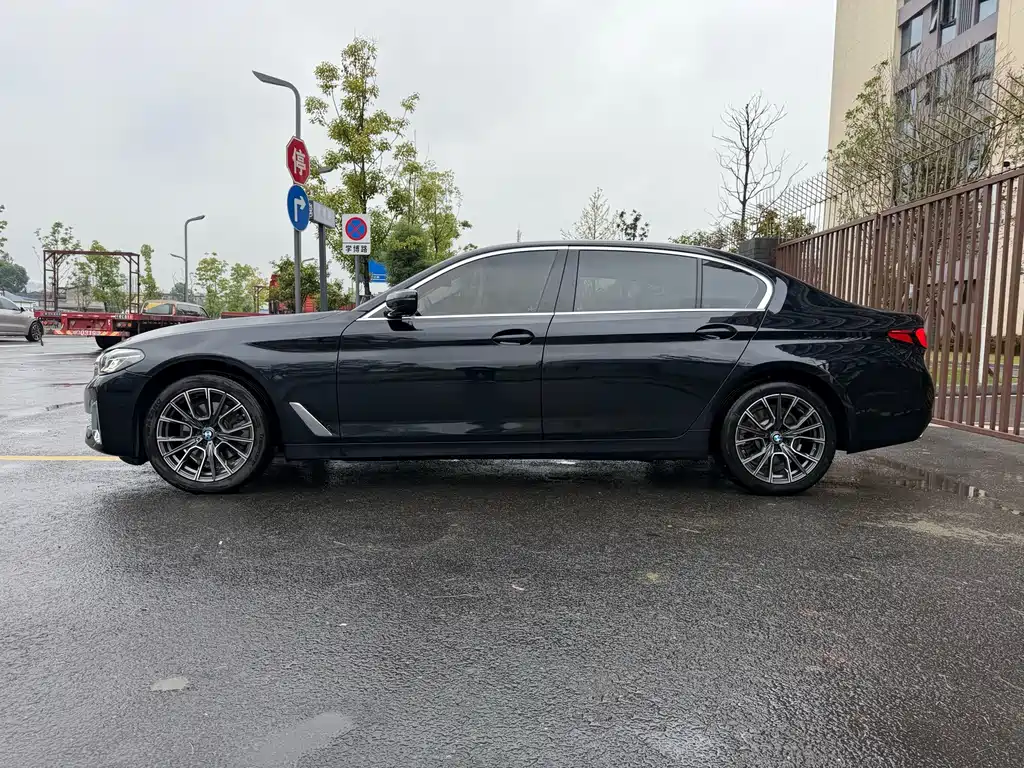 BMW 5 Series — миниатюра 14
