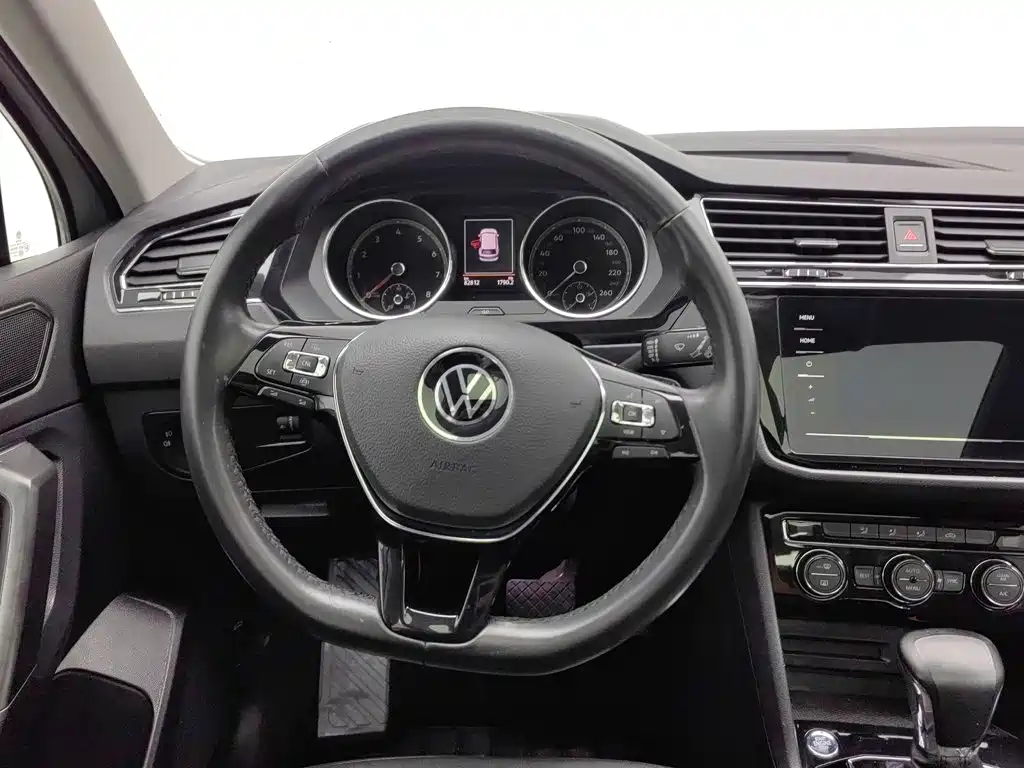 Volkswagen Tiguan L — миниатюра 11