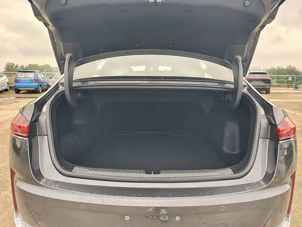 Roewe M7 DMH — миниатюра 13