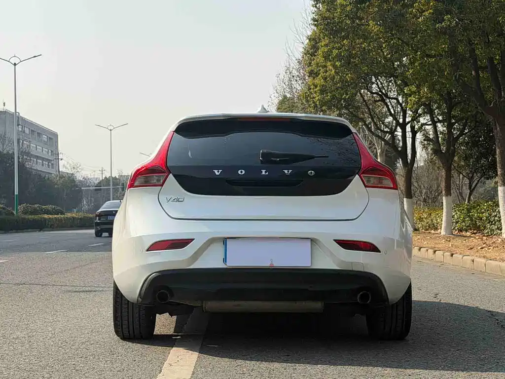 Volvo V40 1.6T Smart Leisure Edition, фото 5