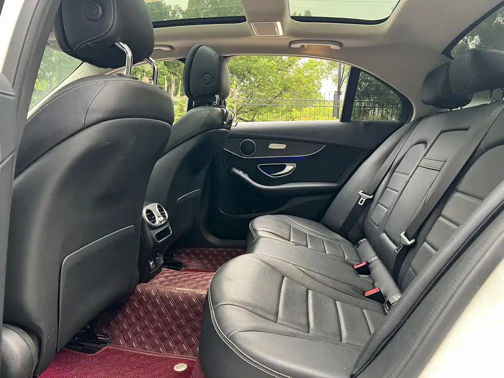 Mercedes-Benz C-Class — миниатюра 13