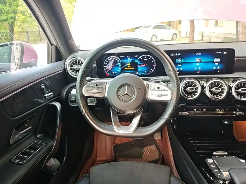 Mercedes-Benz A-Class — миниатюра 11