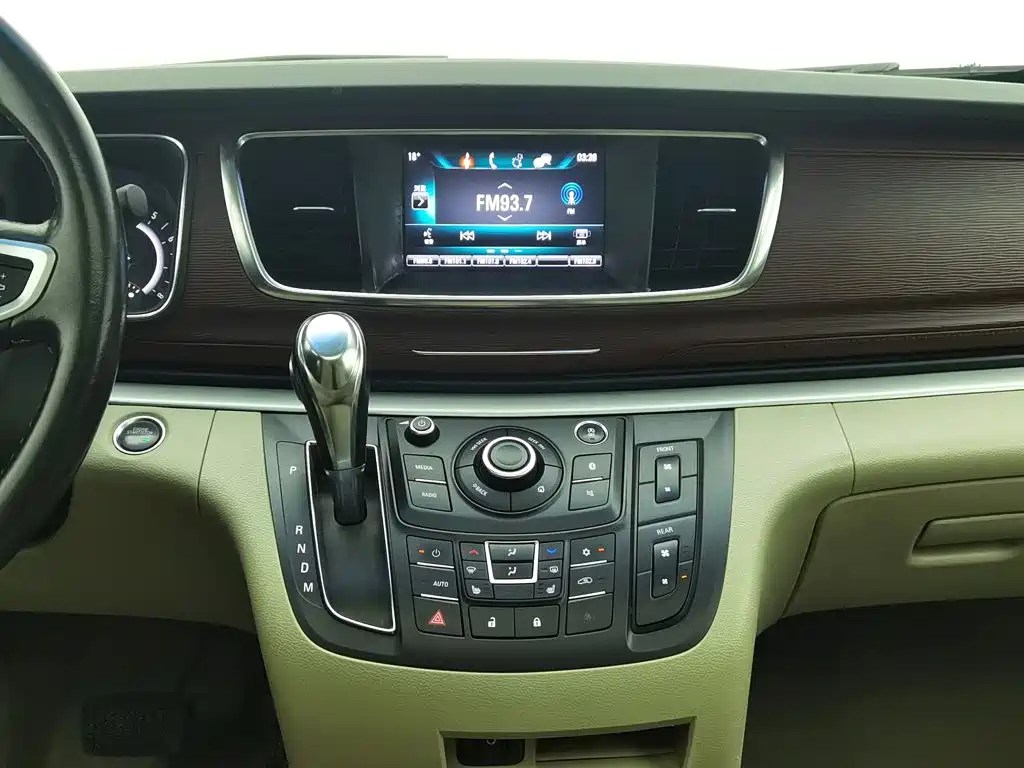 Buick GL8 — миниатюра 12