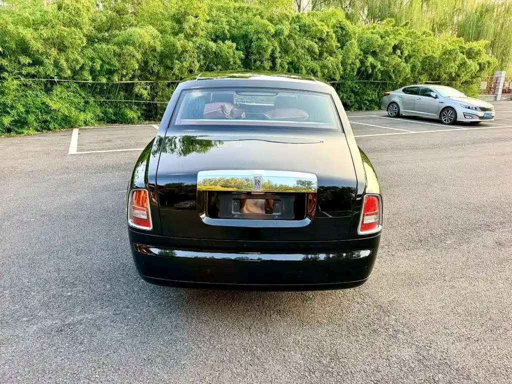 Rolls-Royce Phantom — миниатюра 5