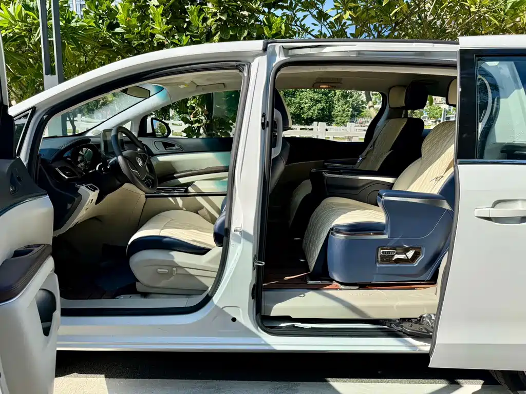 Buick GL8 — миниатюра 7