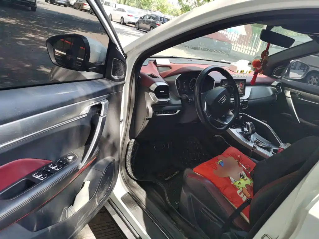 Geely Binyue — миниатюра 12