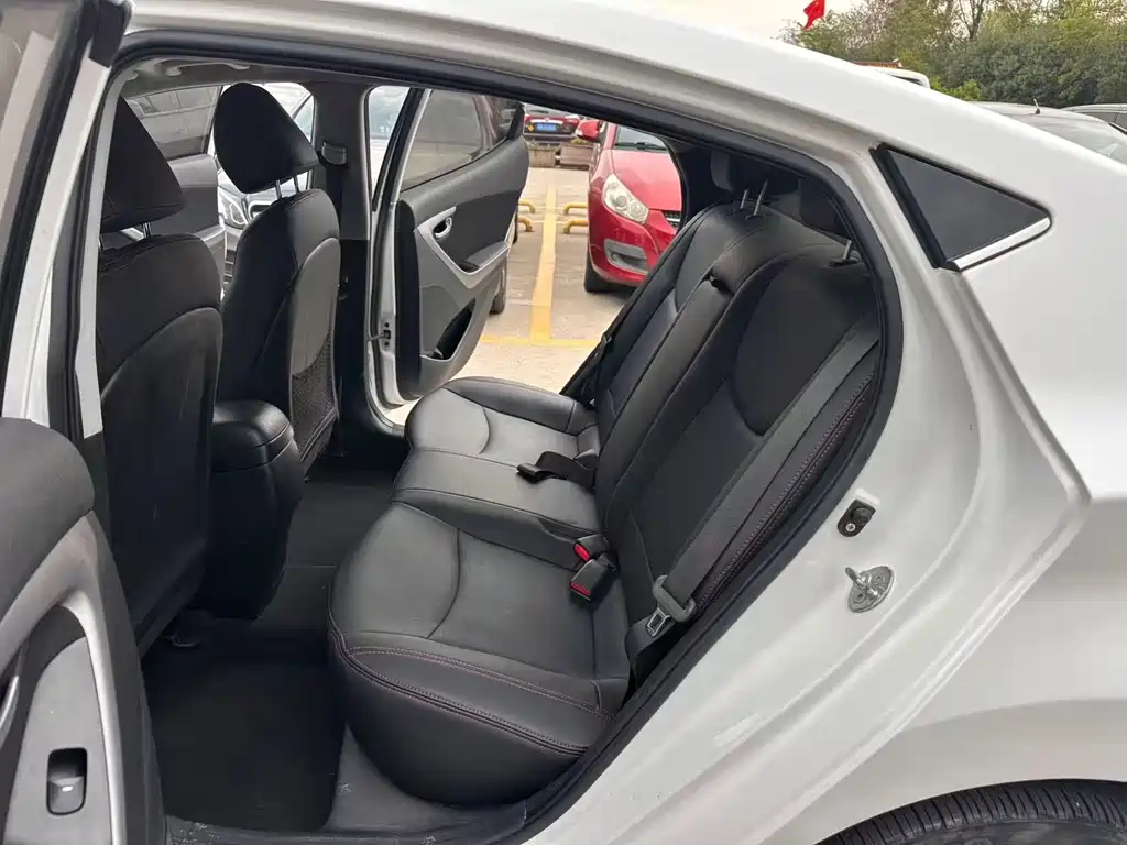 Hyundai Elantra Langdong 1.6L Auto Leading Type, фото 5