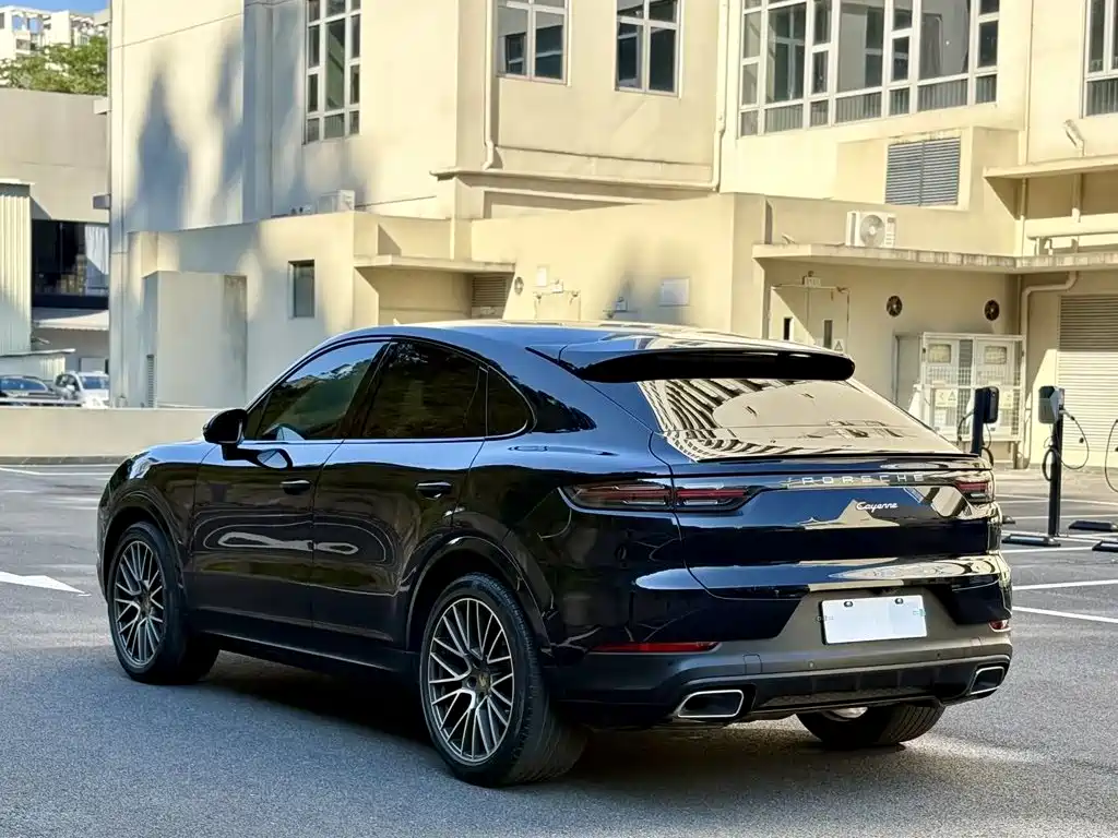 Porsche Cayenne — миниатюра 7