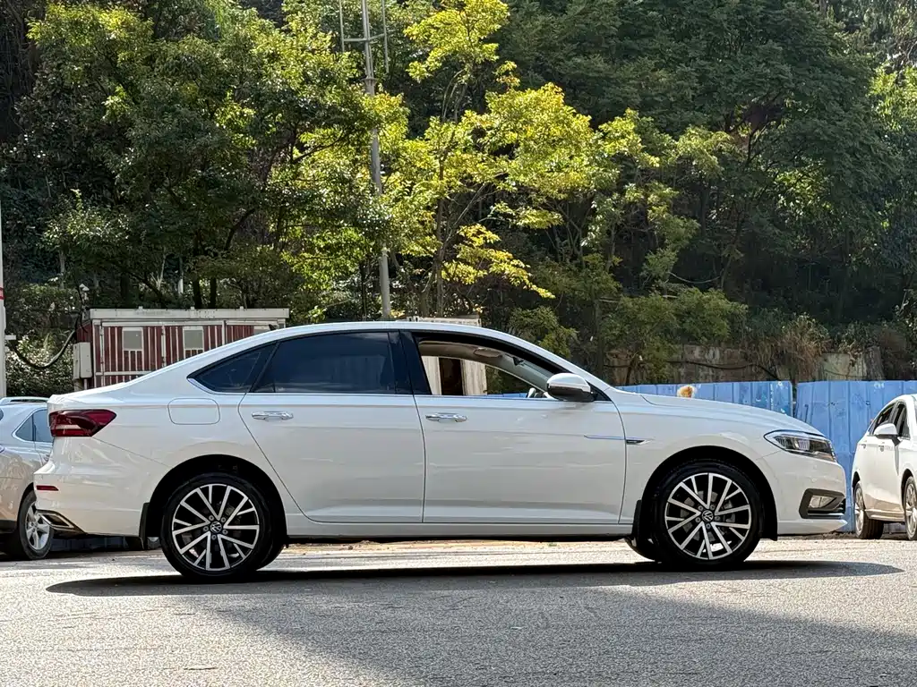 Volkswagen Lavida — миниатюра 4