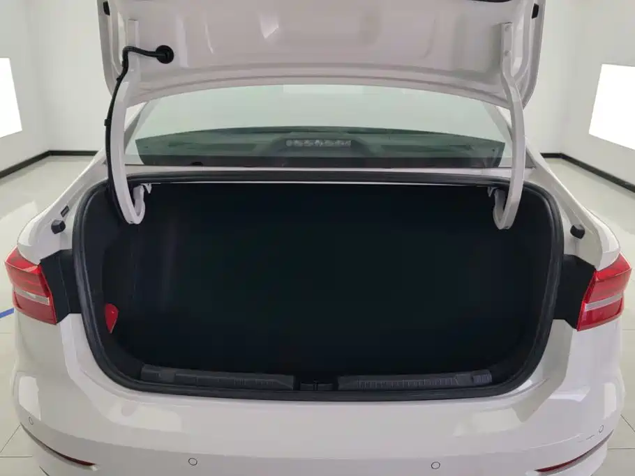 Volkswagen Lavida — миниатюра 4