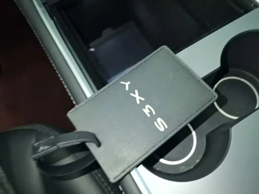 Tesla Model Y — миниатюра 9