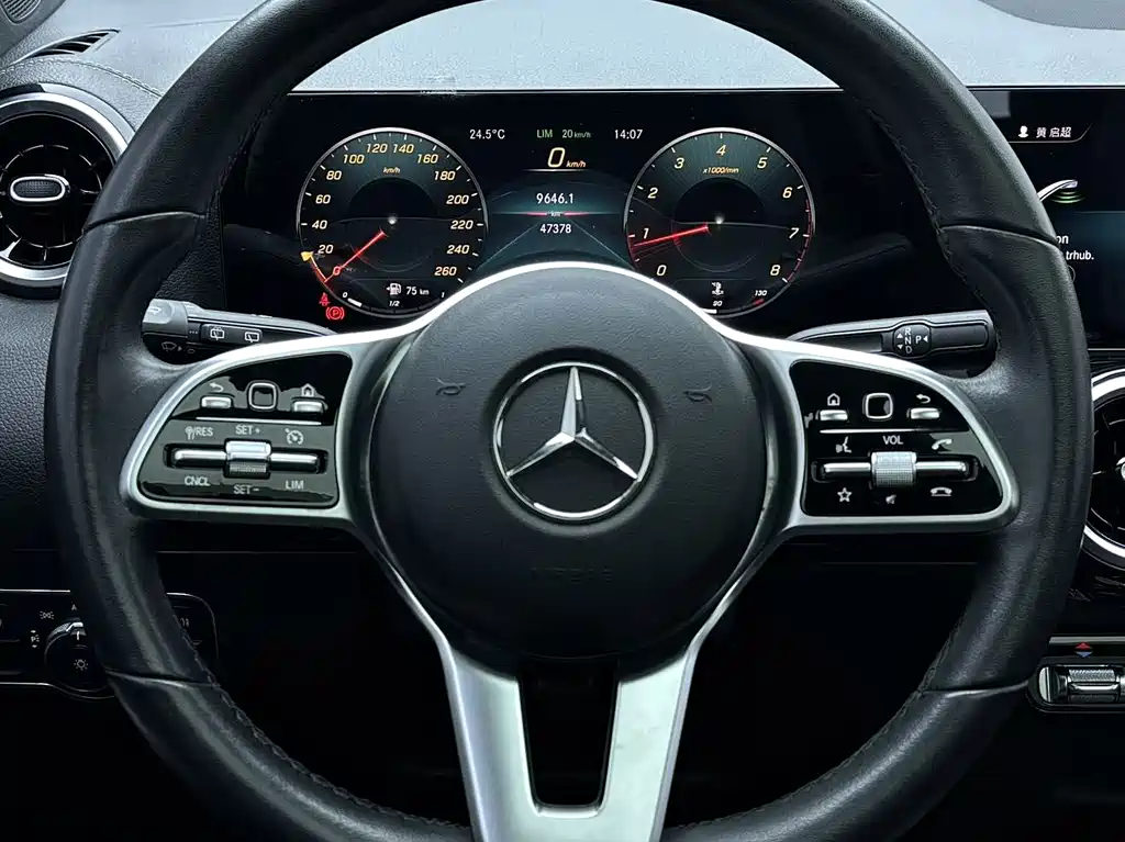 Mercedes-Benz GLA — миниатюра 12