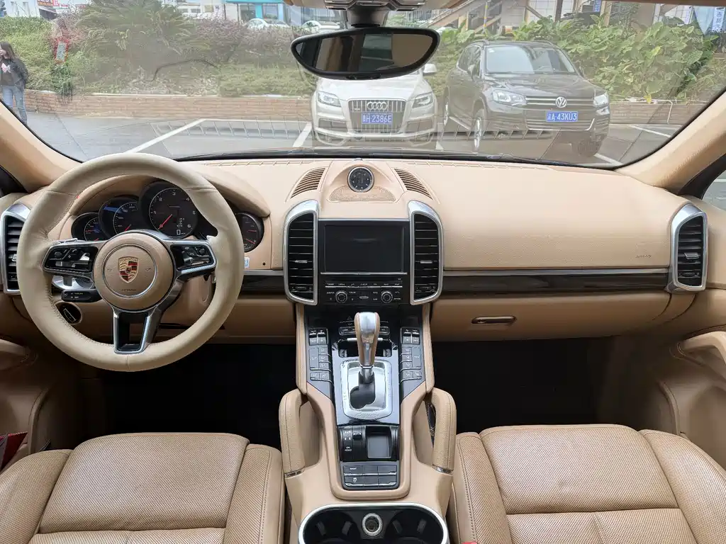 Porsche Cayenne — миниатюра 12