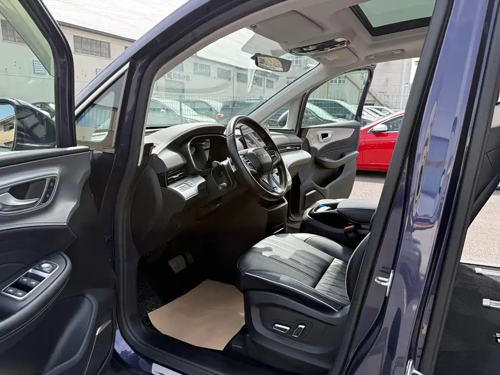 Roewe iMAX8 400TGI Comfort Enjoy Edition, фото 18