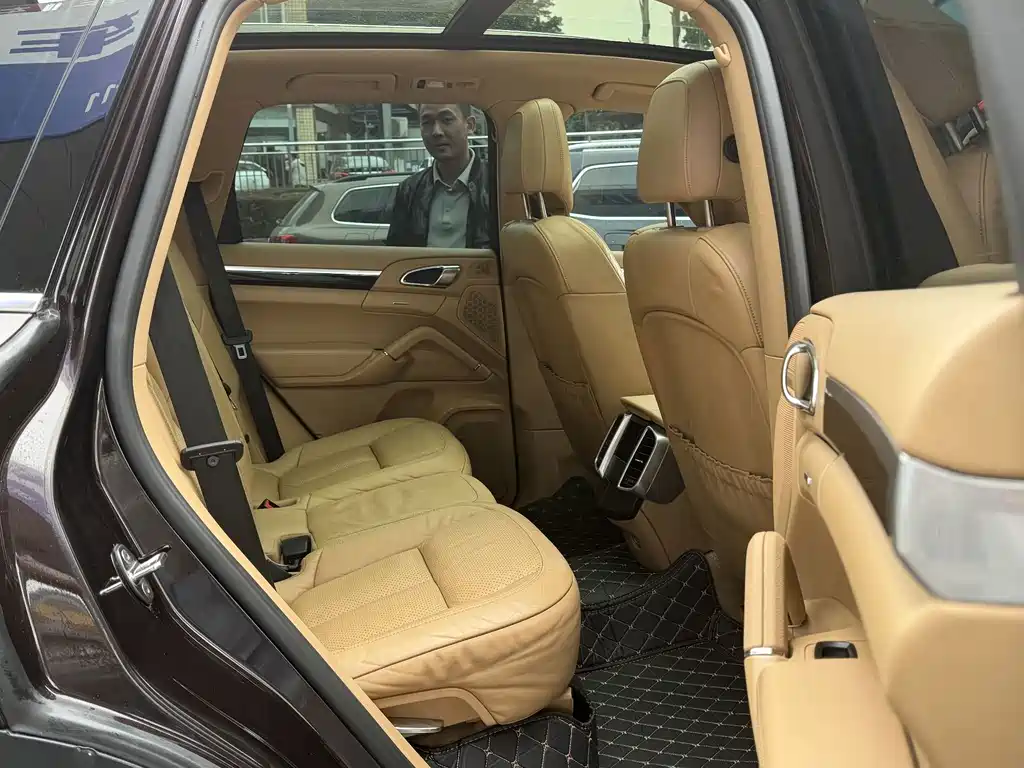 Porsche Cayenne — миниатюра 11