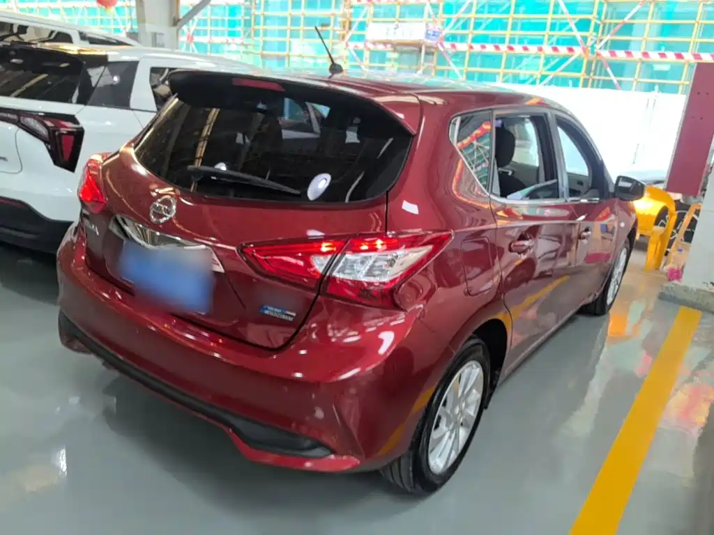 Nissan Tiida — миниатюра 7