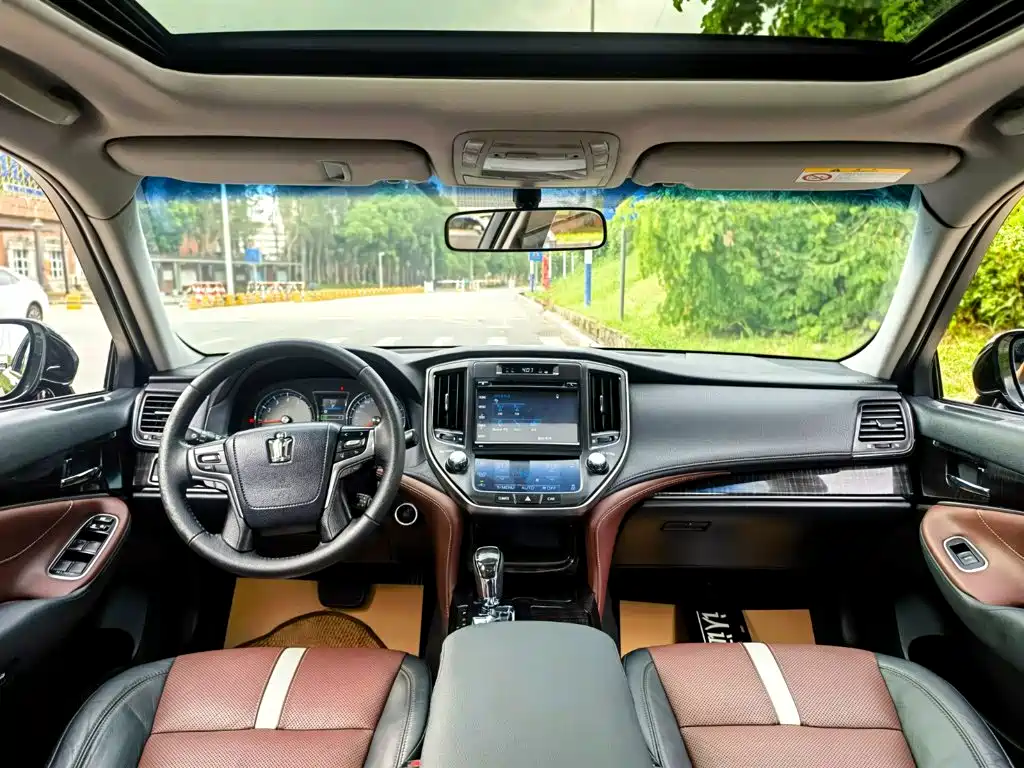 Toyota Crown — миниатюра 8
