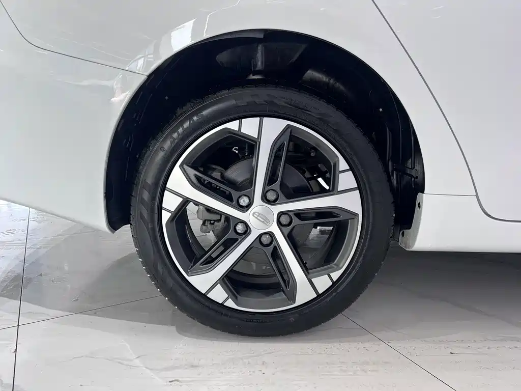 Geely Emgrand L — миниатюра 20