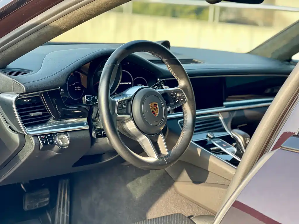 PORSCHE PANAMERA