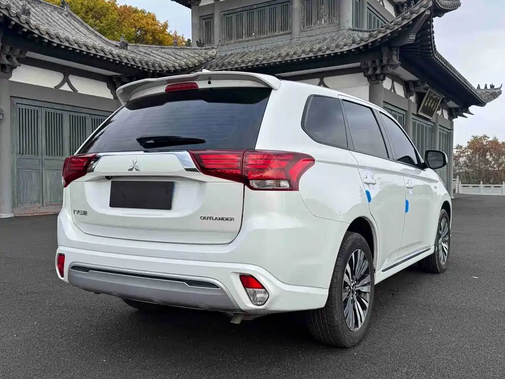Mitsubishi Outlander — миниатюра 6