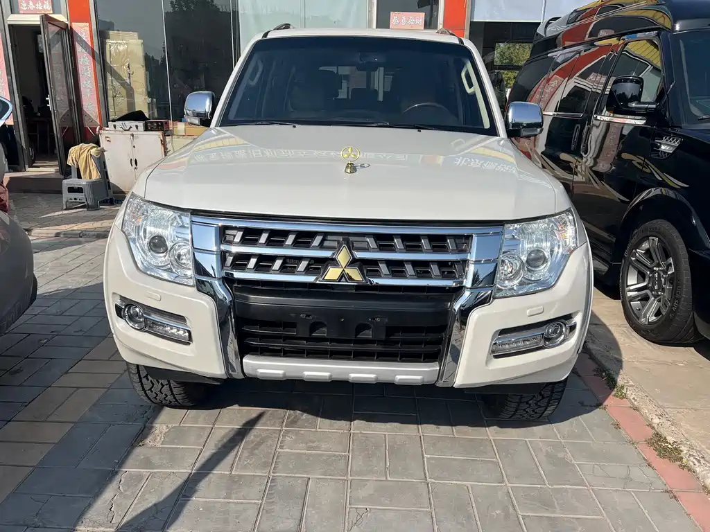 Mitsubishi Pajero (Import) — миниатюра 2