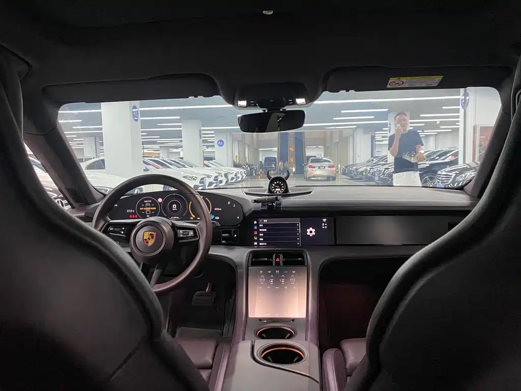 Porsche Taycan — миниатюра 10