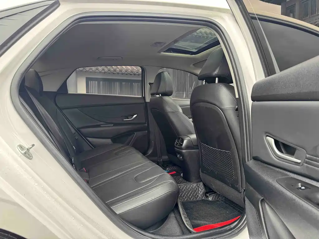 Hyundai Elantra — миниатюра 9