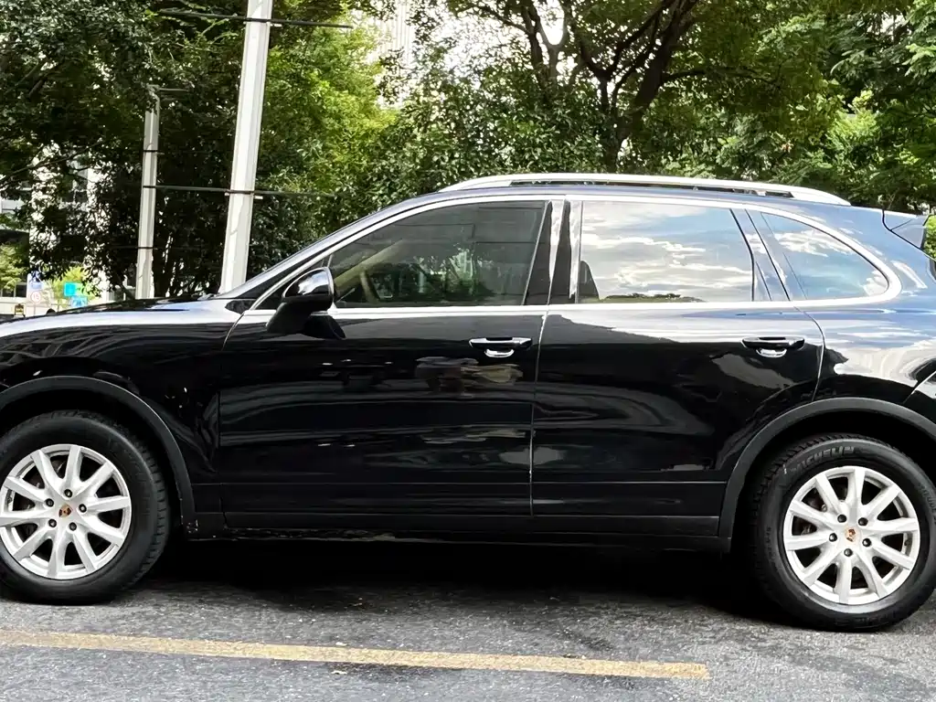 Porsche Cayenne — миниатюра 7