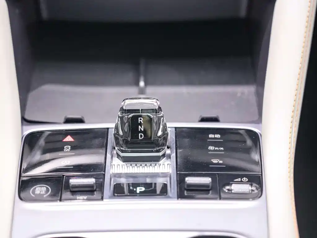 BYD PLUS New Energy — миниатюра 18