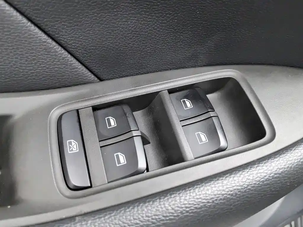 Roewe RX3 — миниатюра 9