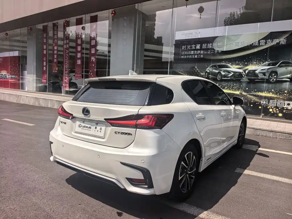 Lexus CT — миниатюра 8