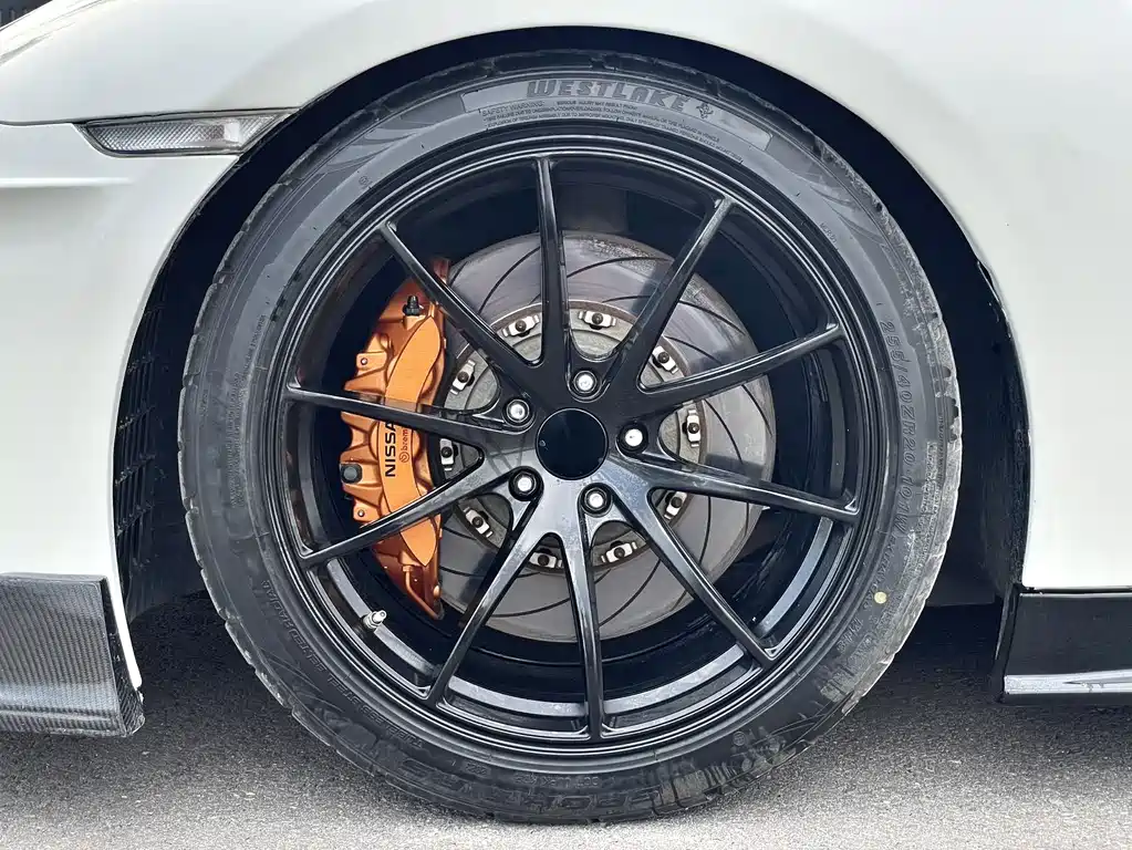 Nissan GT-R — миниатюра 9