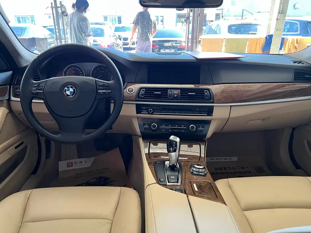 BMW 5 Series — миниатюра 11