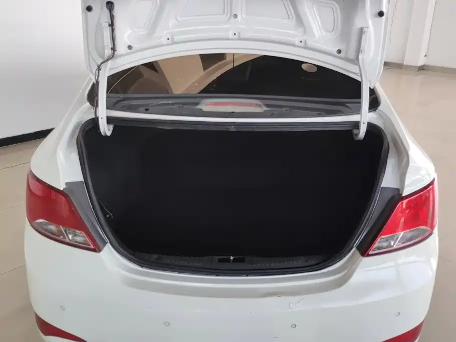 Hyundai Verna — миниатюра 4