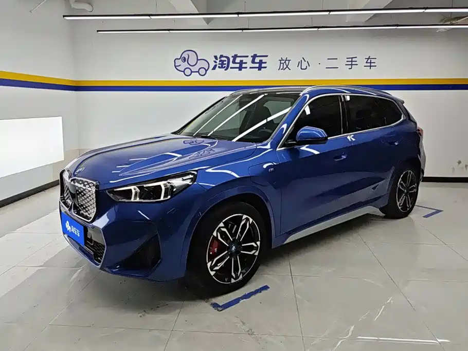 BMW iX1