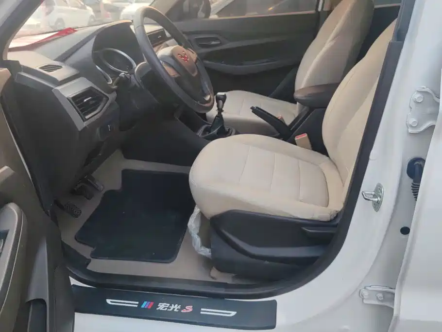 Wuling Hongguang — миниатюра 9
