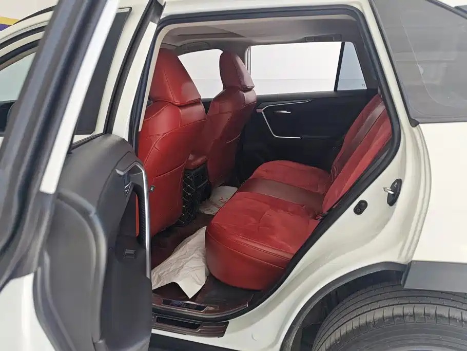 Toyota RAV4 — миниатюра 11