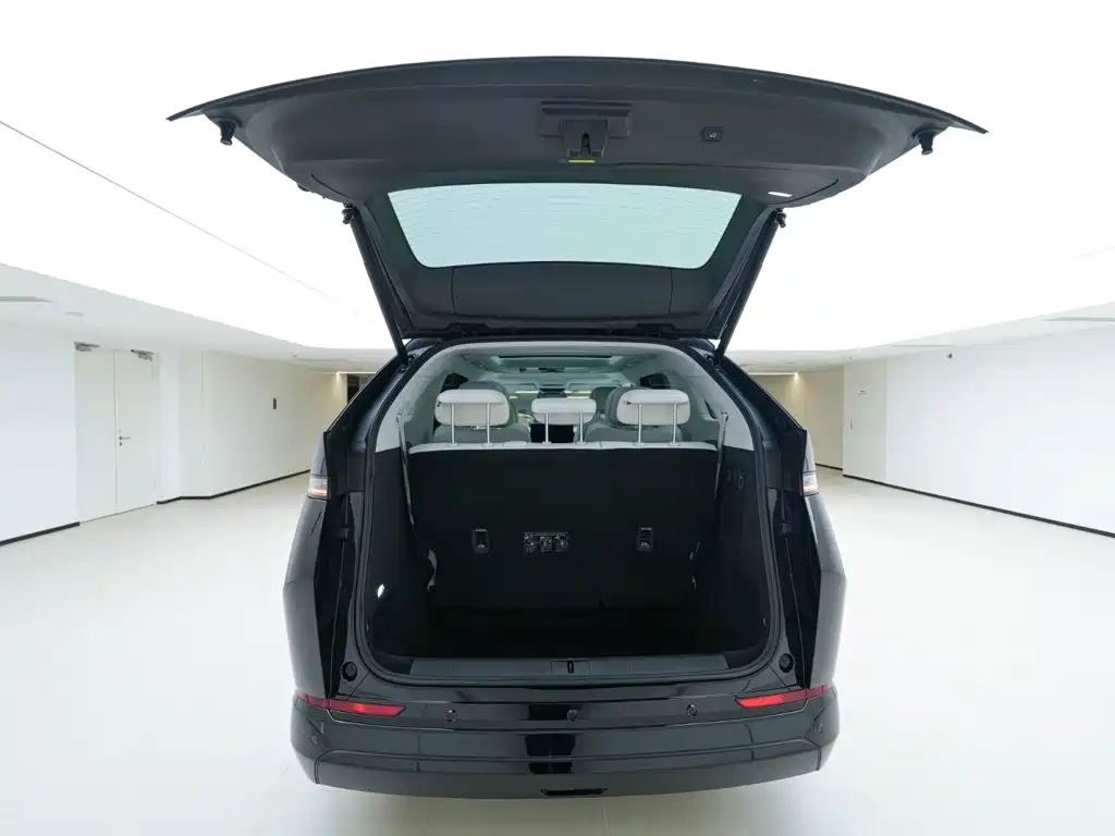 XPeng X9 — миниатюра 7