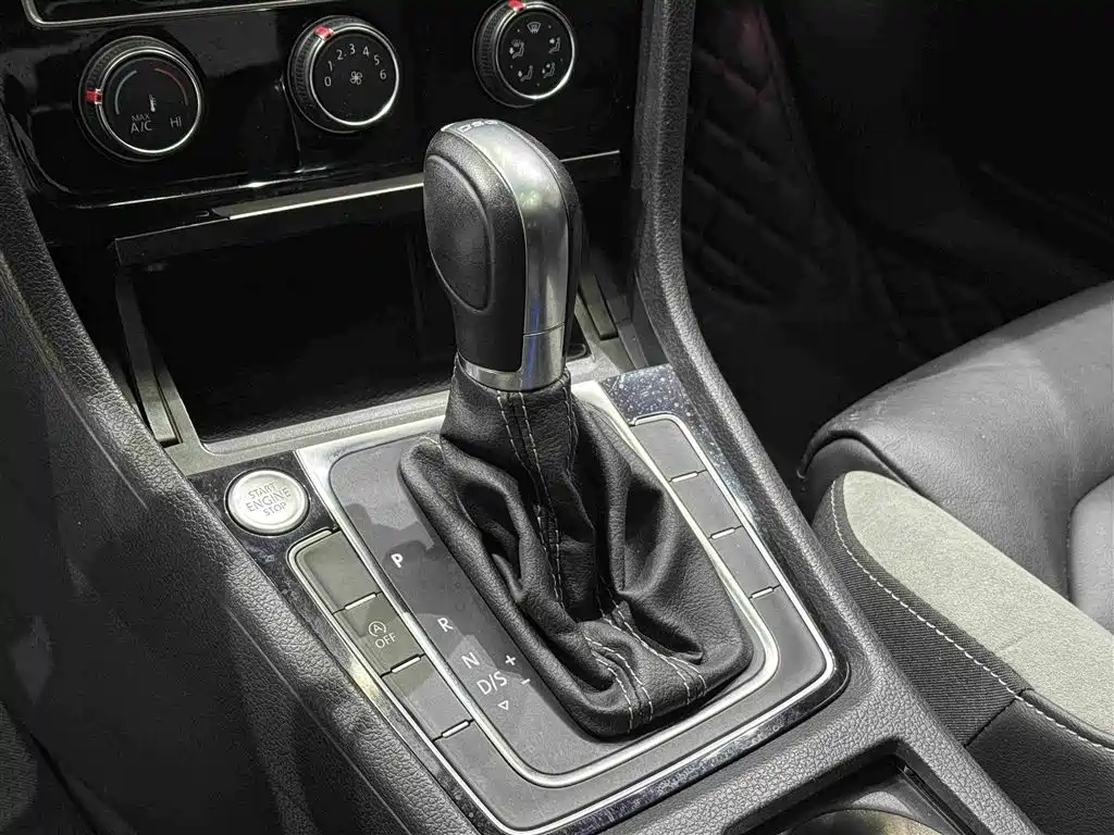 Volkswagen Golf — миниатюра 13