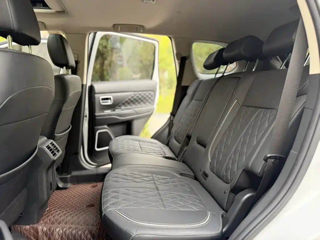 Mitsubishi Outlander — миниатюра 14