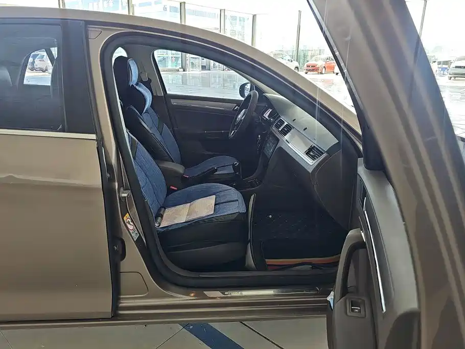 Volkswagen Bora — миниатюра 8