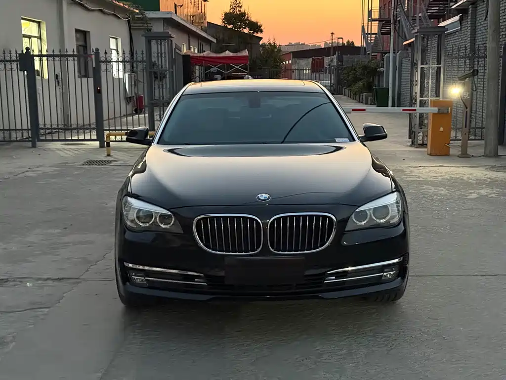 BMW 7 Series — миниатюра 2