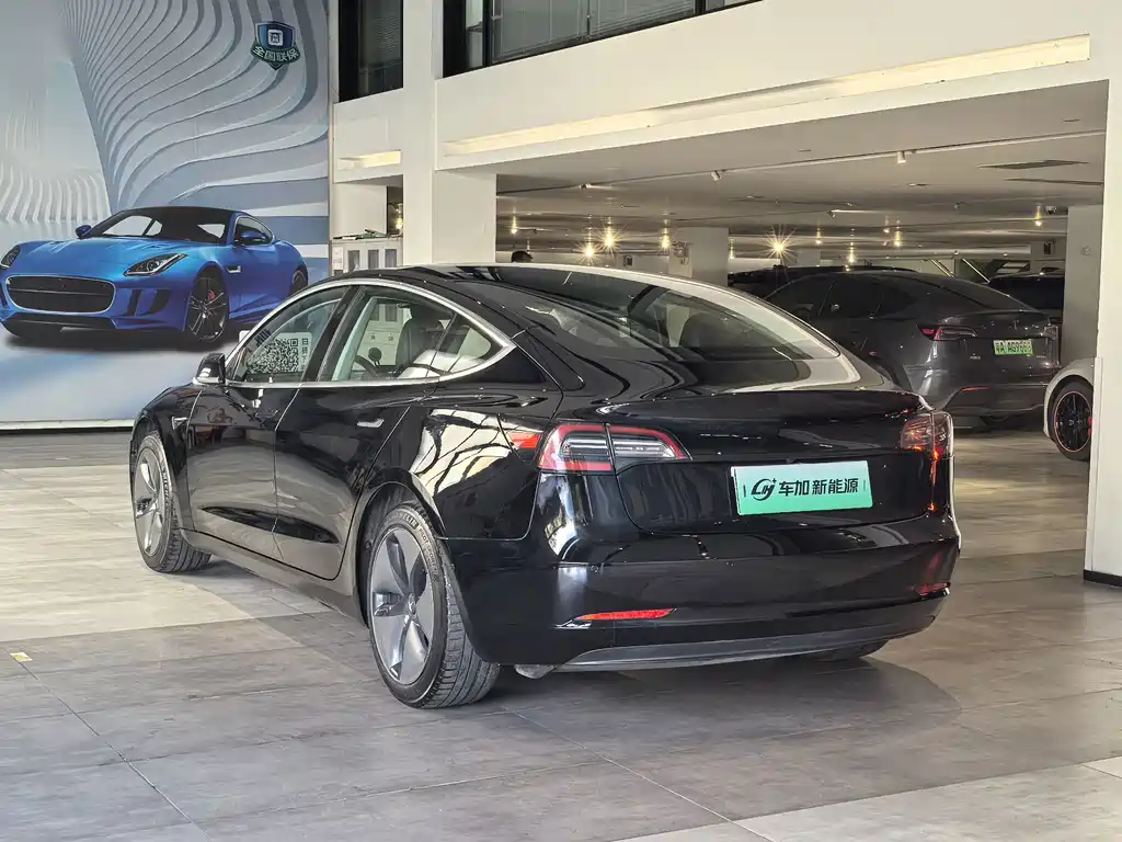 Tesla Model 3 — миниатюра 9