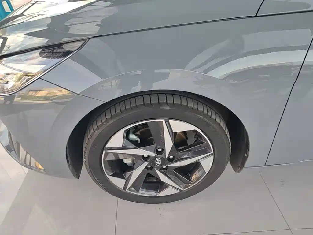 Hyundai Elantra — миниатюра 23