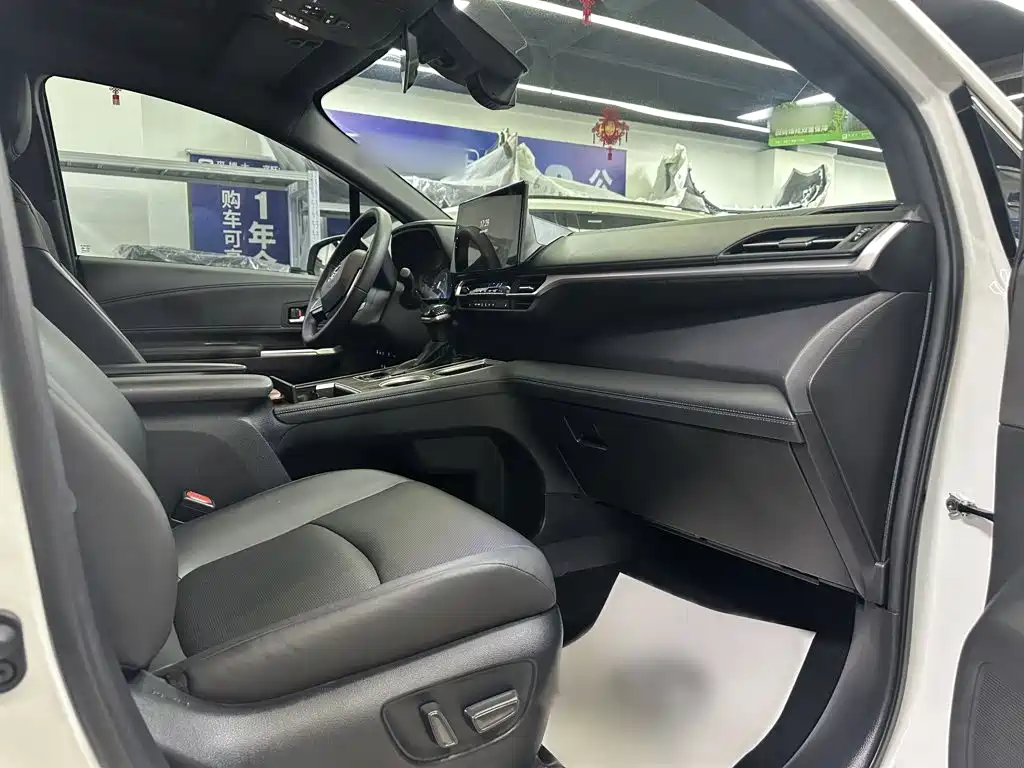Toyota Granvia — миниатюра 18