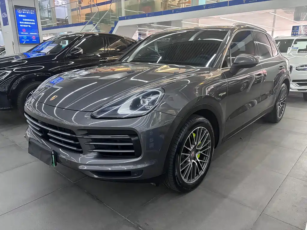 Porsche Cayenne Hybrid 2022